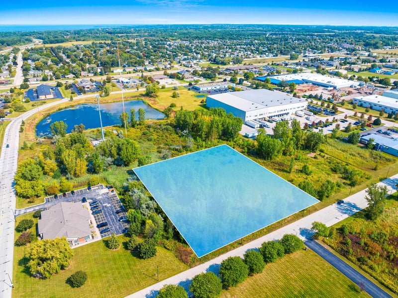 Lowell Dr, Green Bay, WI 54311
