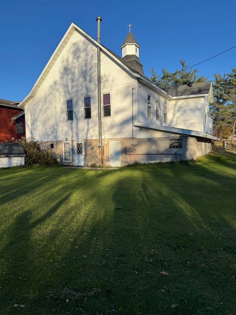 5265 Linden St, Laona, WI 54541