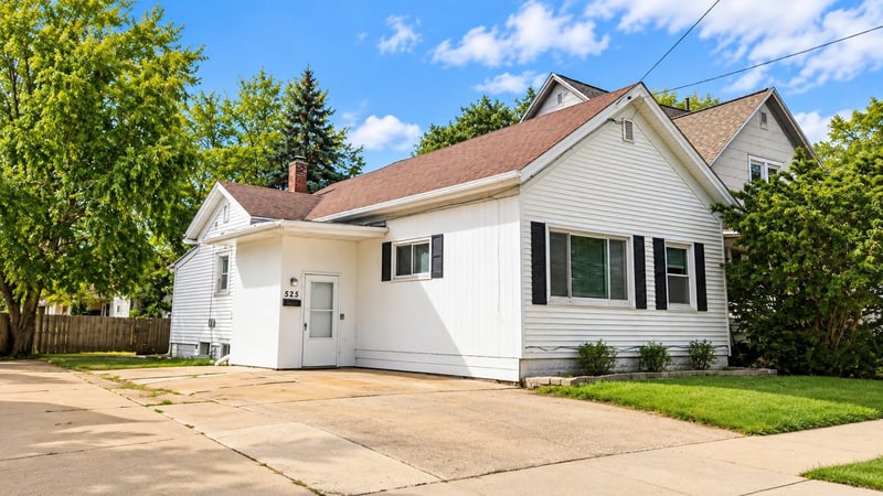 525 School Ave, Oshkosh, WI 54901