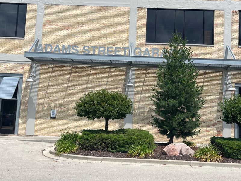118 S Adams St, Green Bay, WI 54301-4512
