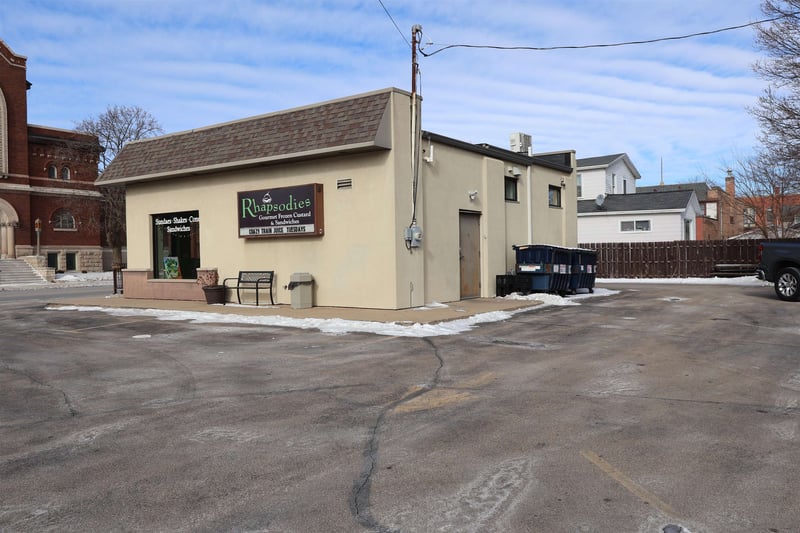 1226 Oregon St, Oshkosh, WI 54902-6461