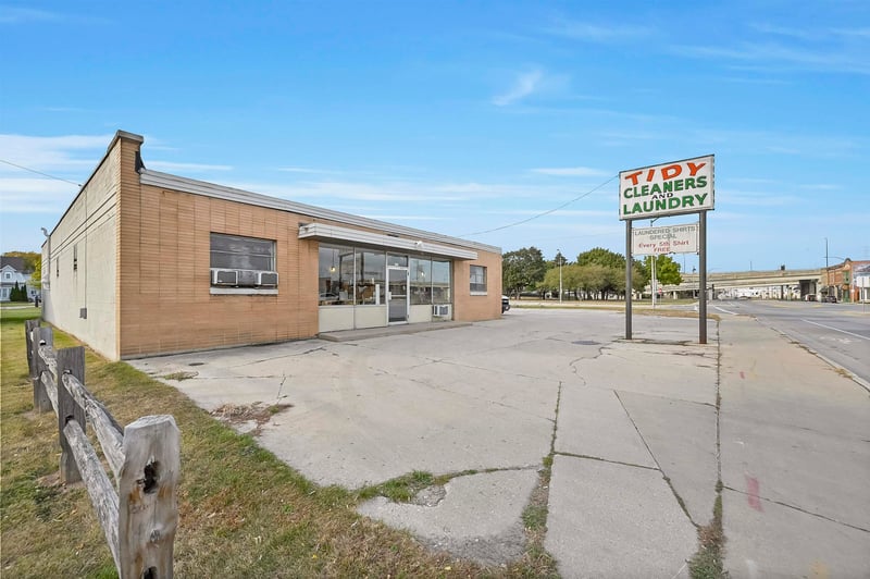 818 S Broadway, Green Bay, WI 54304