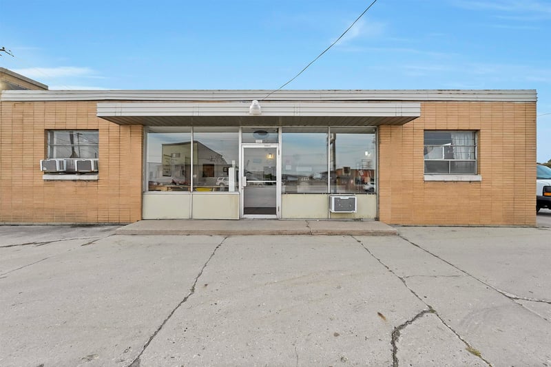 818 S Broadway, Green Bay, WI 54304