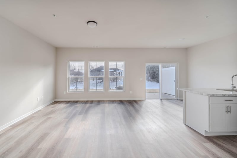 1080 W 20th Ave, Oshkosh, WI 54902-6618