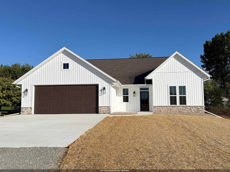 W6838 Goldfinch Dr, Greenville, WI 54942