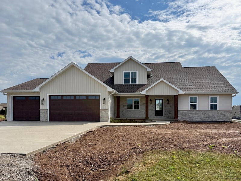 4190 N Rose Meadow Ln, Grand Chute, WI 54913