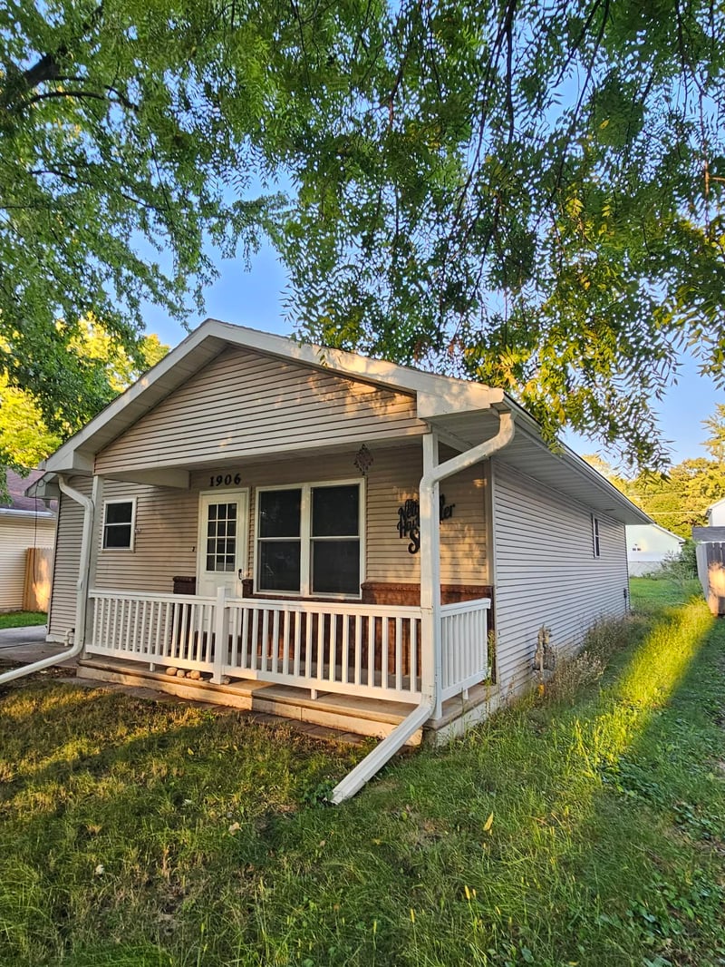 1906 Mitchell St, Oshkosh, WI 54901