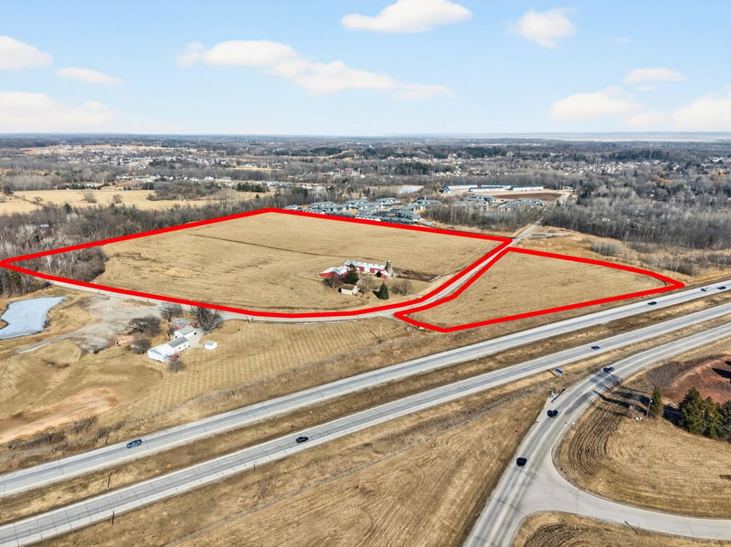 4036 Woodland Rd, Green Bay, WI 54313-7408
