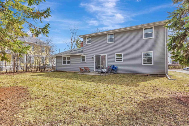932 Vine Ave, Oshkosh, WI 54901