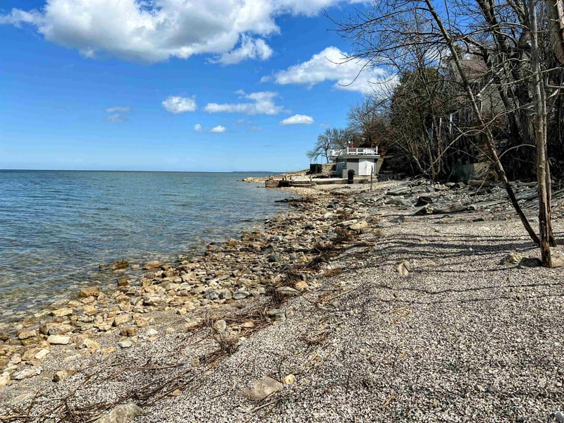 5341 Edgewater Beach Rd, Green Bay, WI 54311