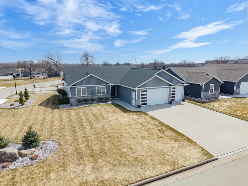 2701 W Fallen Oak Dr, Appleton, WI 54913