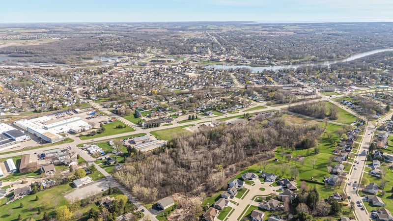 W Ducharme St, Kaukauna, WI 54130