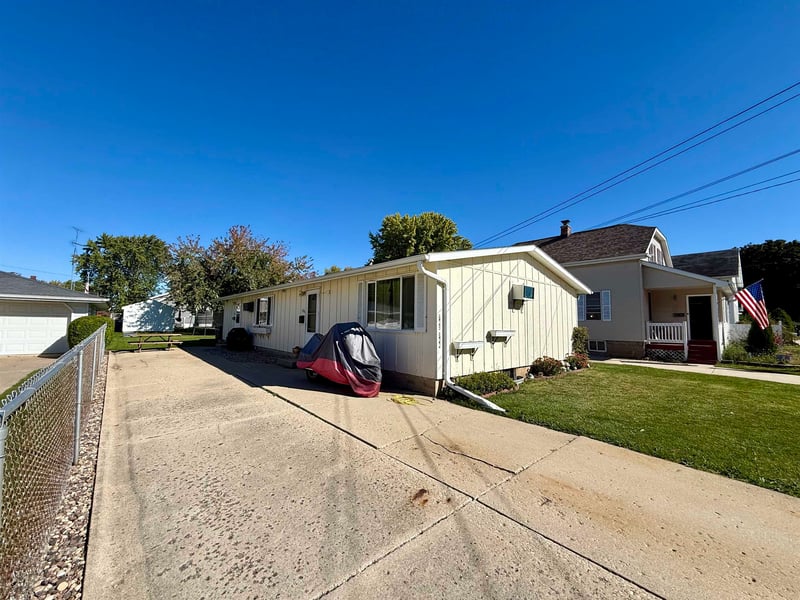 742 W 5th Ave, Oshkosh, WI 54902