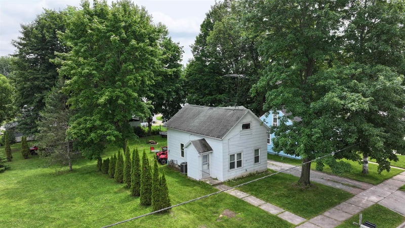 130 S Elm Ave, Gillett, WI 54124-9308