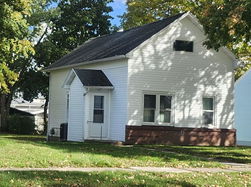 130 S Elm Ave, Gillett, WI 54124-9308