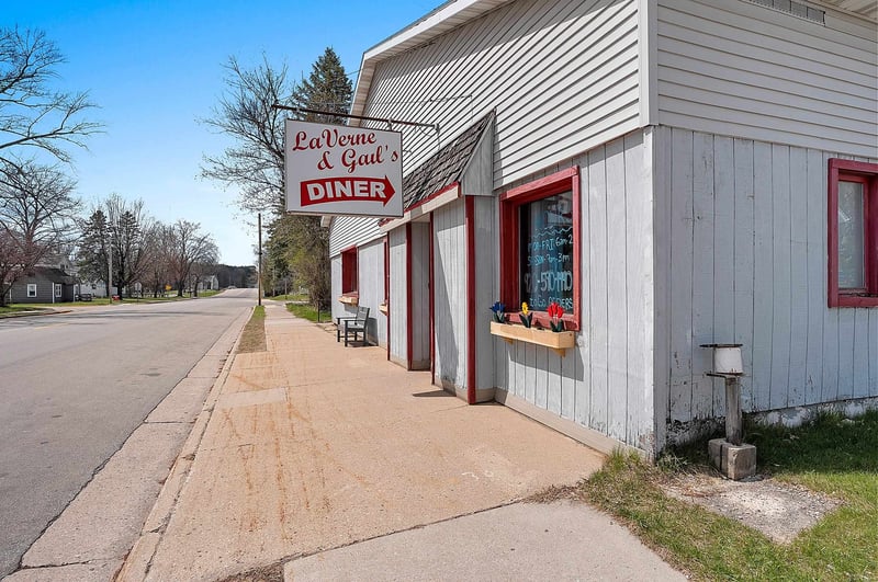 314 E Main St, Suring, WI 54174