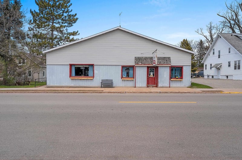 314 E Main St, Suring, WI 54174