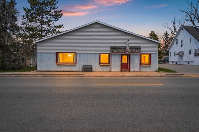 314 E Main St, Suring, WI 54174