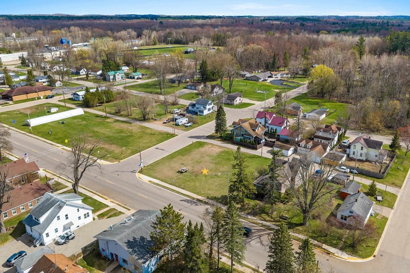 E Main St, Suring, WI 54174