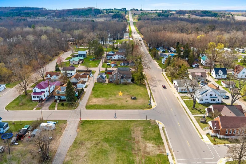 E Main St, Suring, WI 54174
