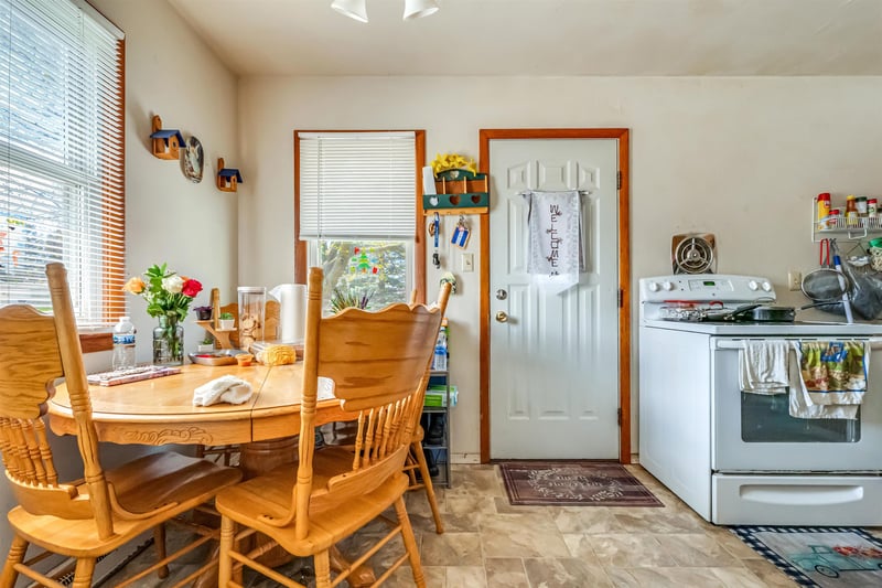 1410 Hickory Ln, New Holstein, WI 53061