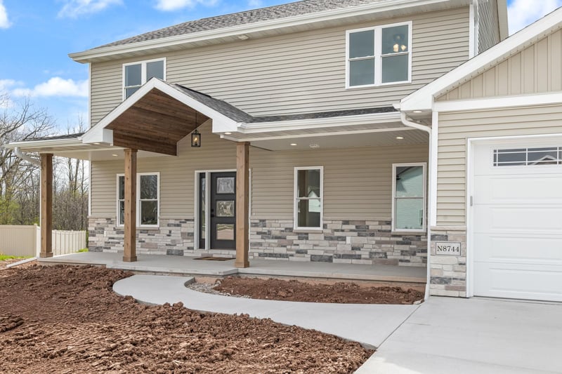 N8744 Connor Cir, Menasha, WI 54952-2387