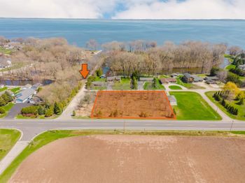 Lee Harbor Ln, Oshkosh, WI 54902