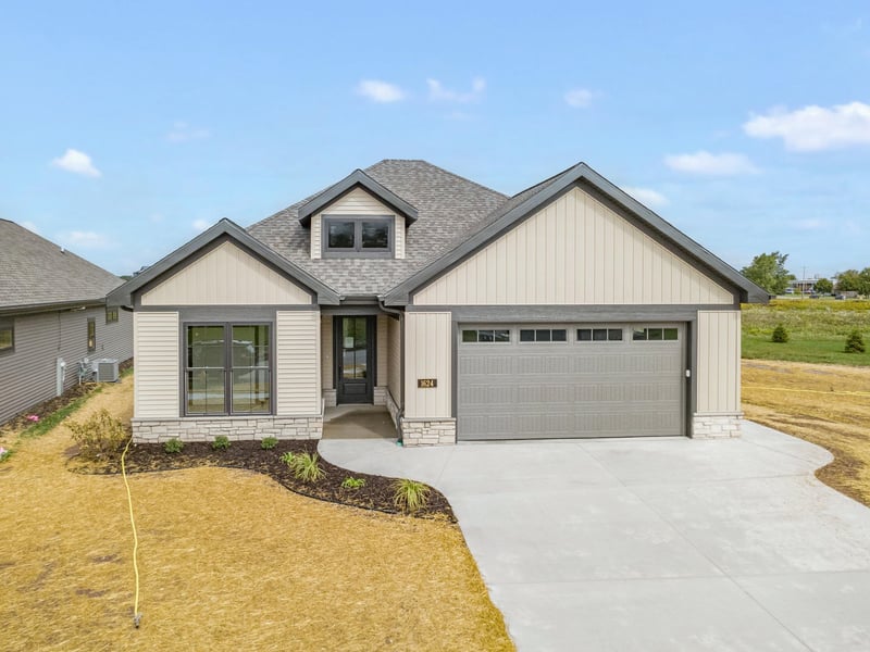 1624 N Honeysuckle Cir, De Pere, WI 54115