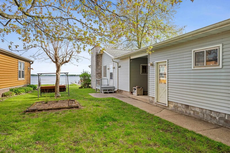 W6405 Webers Point Rd, Shawano, WI 54166