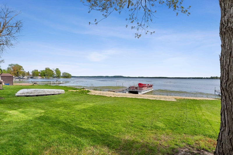 W6405 Webers Point Rd, Shawano, WI 54166