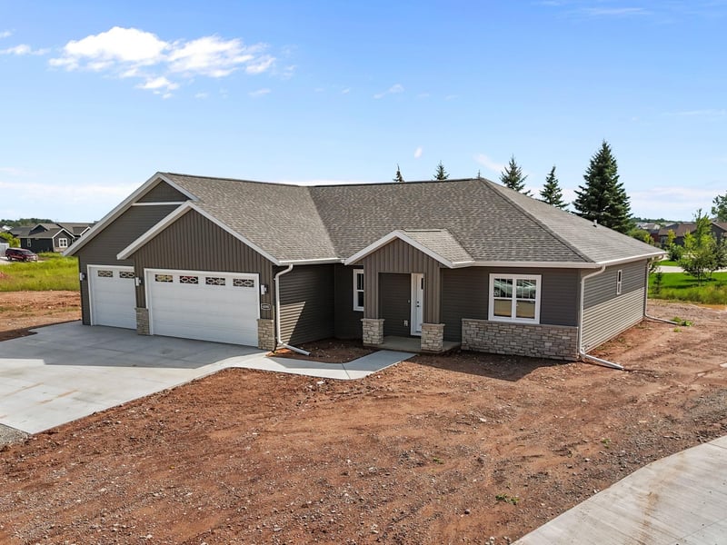 W6890 Mcallister Dr, Greenville, WI 54942