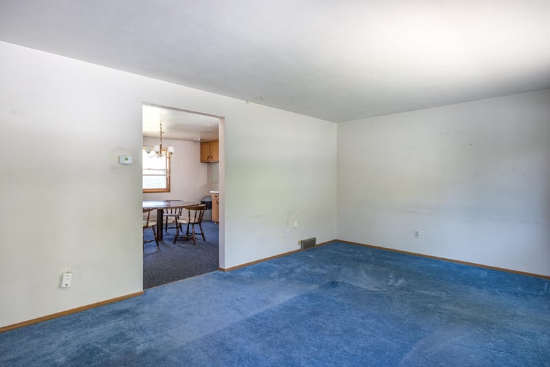 445 Glenview Ave, Combined Locks, WI 54113-1238