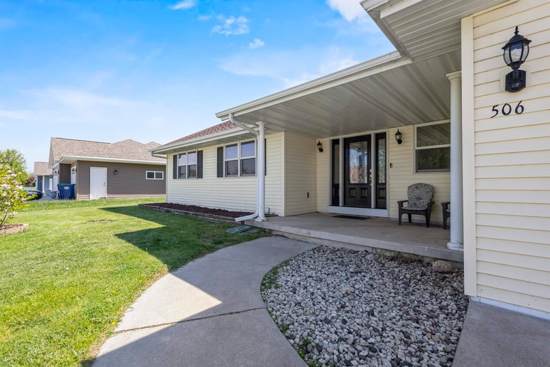 506 Rosemary Ct, Pulaski, WI 54162