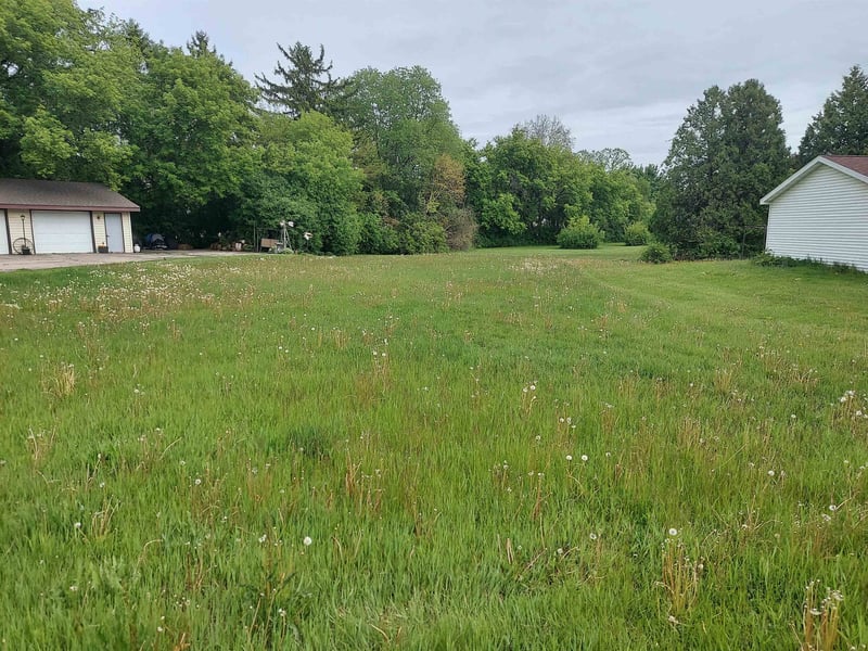 1241 W South Park Ave, Oshkosh, WI 54902
