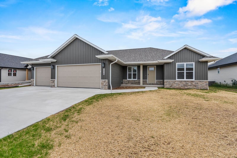 1418 Divinity Dr, De Pere, WI 54115