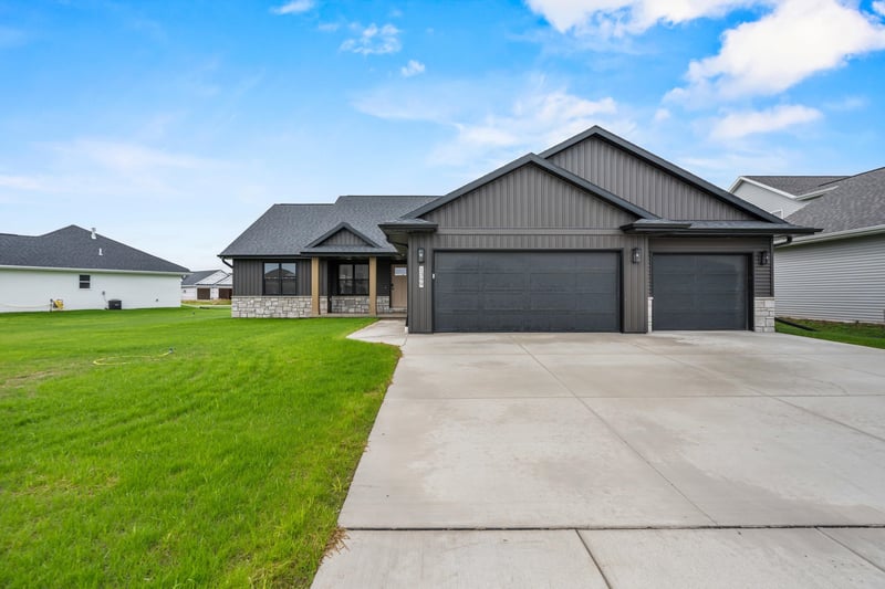 1399 Crossroads Dr, De Pere, WI 54115