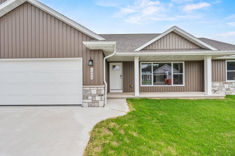 1400 Divinity Dr, De Pere, WI 54115