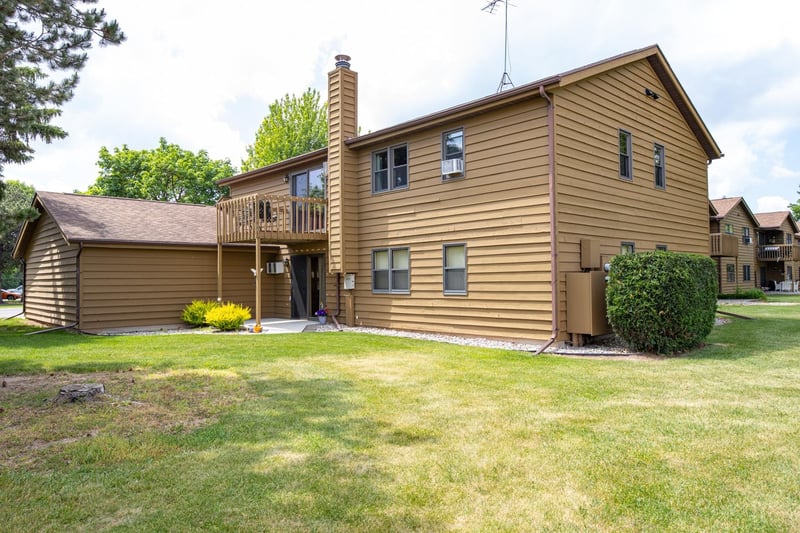 930 Manor Dr #63, Neenah, WI 54956