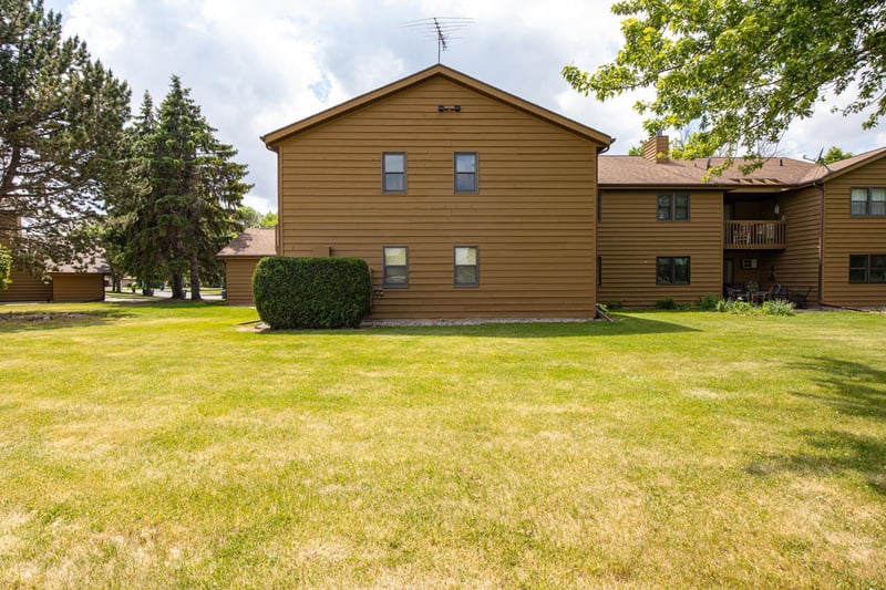 930 Manor Dr #63, Neenah, WI 54956