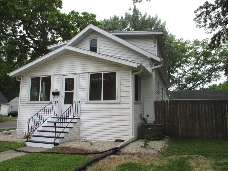 921 Liberty St, Green Bay, WI 54304-3647