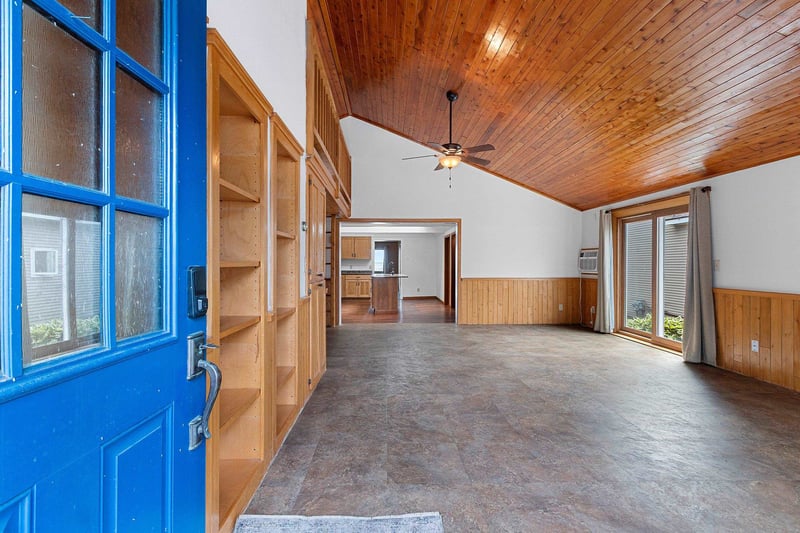 N5894 Lake Dr, Shawano, WI 54166