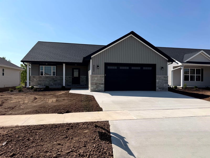 2203 Golden Gate Dr, Appleton, WI 54913