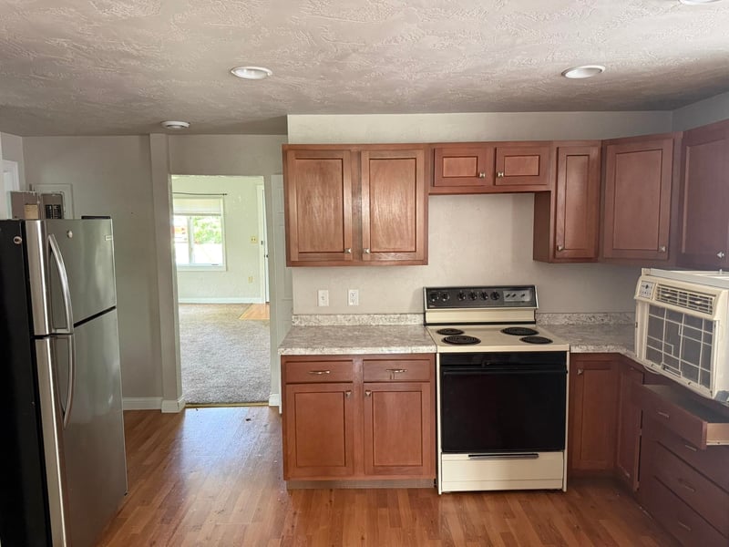 144 E Ontario St, Omro, WI 54963