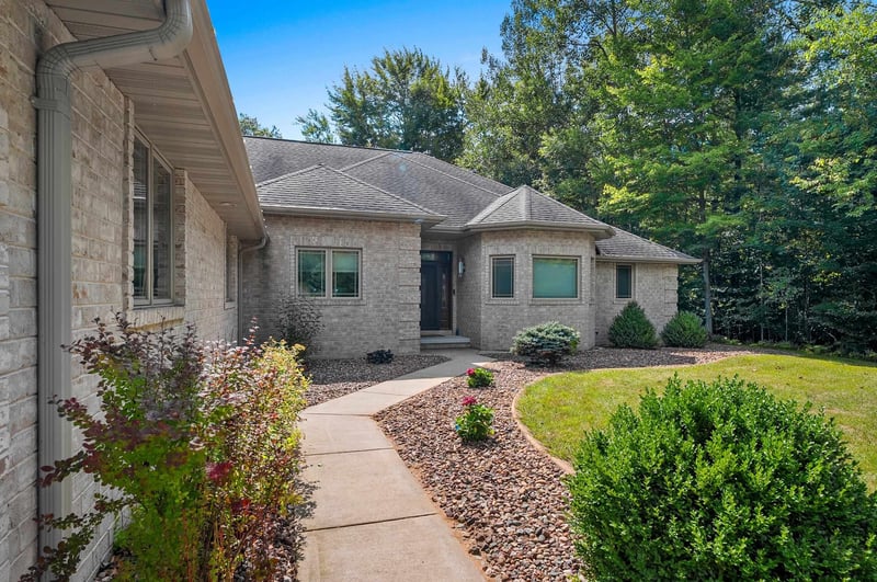 425 Hill Haven Ct, Little Suamico, WI 54141-8672