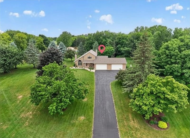 N2935 Valley View Dr, Hortonville, WI 54944