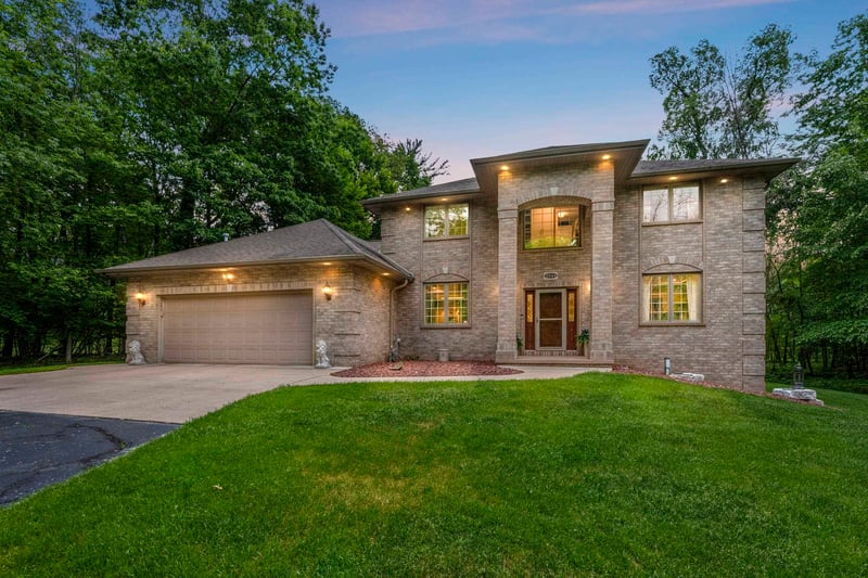 4544 Crooked Creek Ln, Hobart, WI 54155