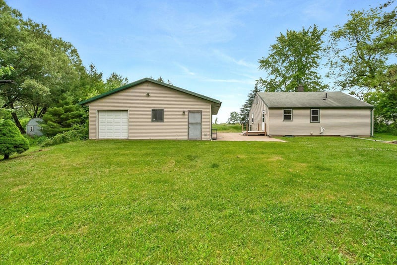 3125 Breezewood Ln, Neenah, WI 54956
