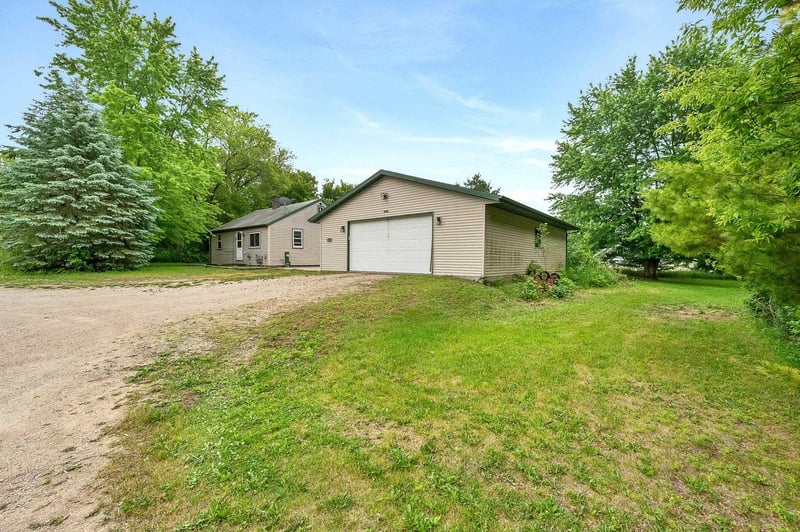 3125 Breezewood Ln, Neenah, WI 54956