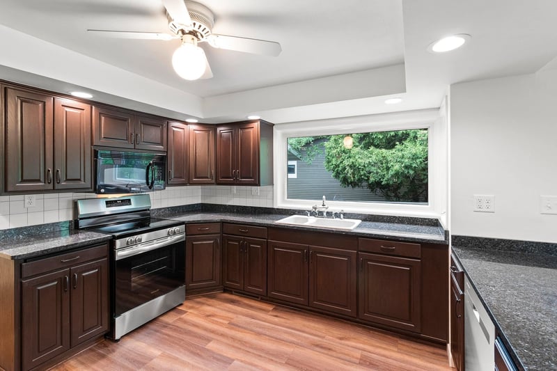1511 N Briarcliff Dr, Appleton, WI 54915-2840