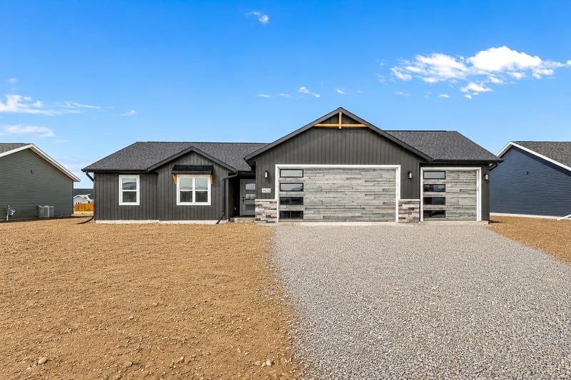W6882 Mcallister Dr, Greenville, WI 54942